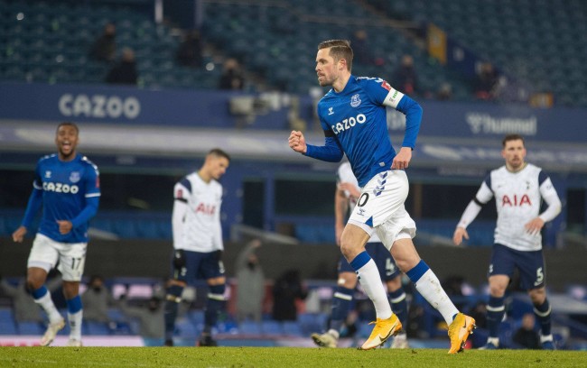 同样面临莱 同样面临莱